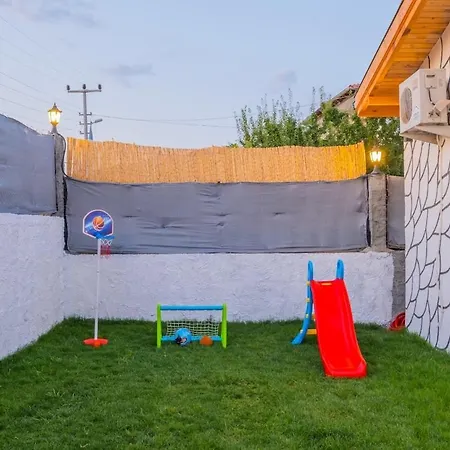 Ozbi-conservative In Camkoy For 4 Person فتحية