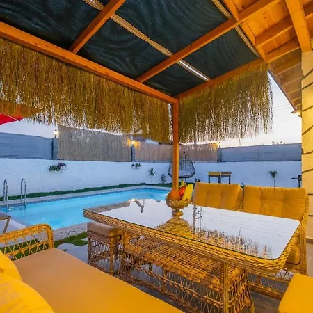 Ozbi-conservative In Camkoy For 4 Person * فتحية